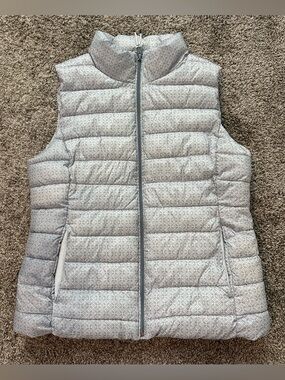 GAP Factory Women’s Light Gray Patterned Puffer Vest Size Small